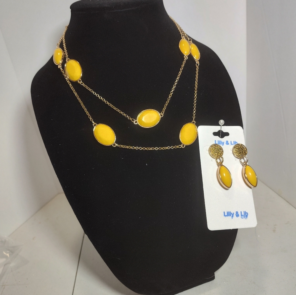 Gold and Yellow Jewelry Necllklace Earrings  Set